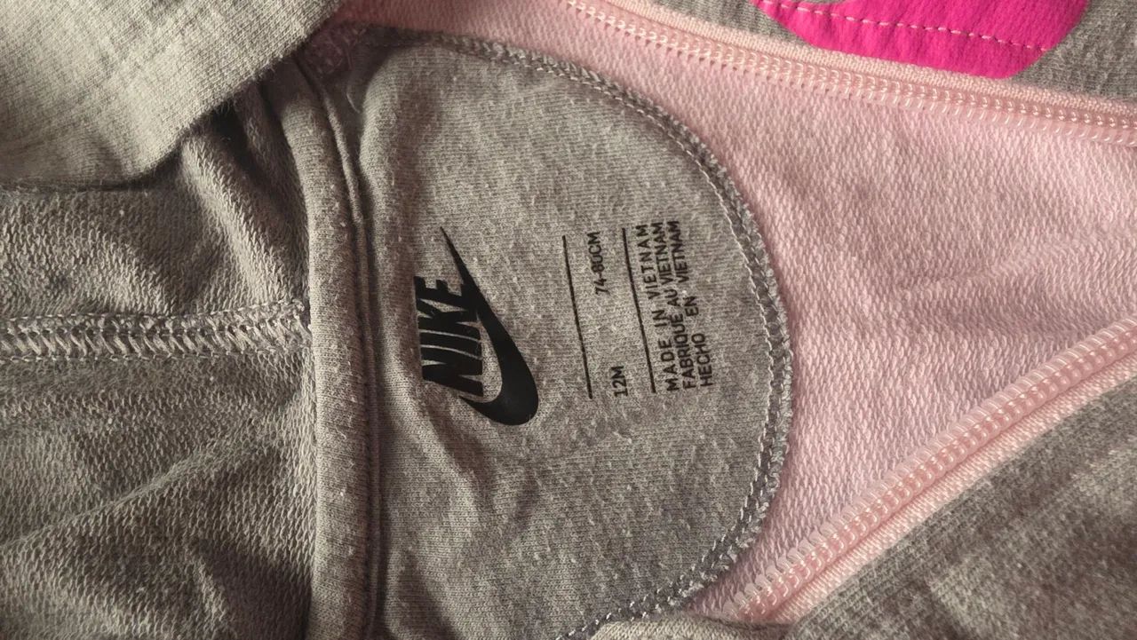 Macacão Nike com capuz 12 meses - Foto 4