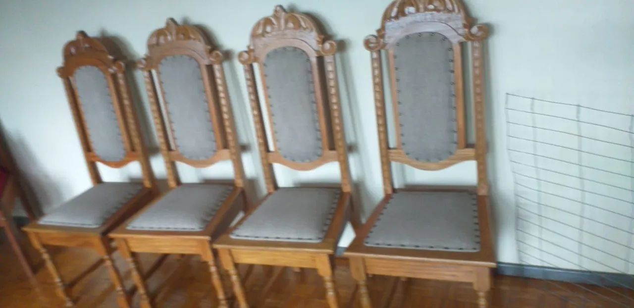 Mesa em madeira com 8 cadeiras - Foto 3