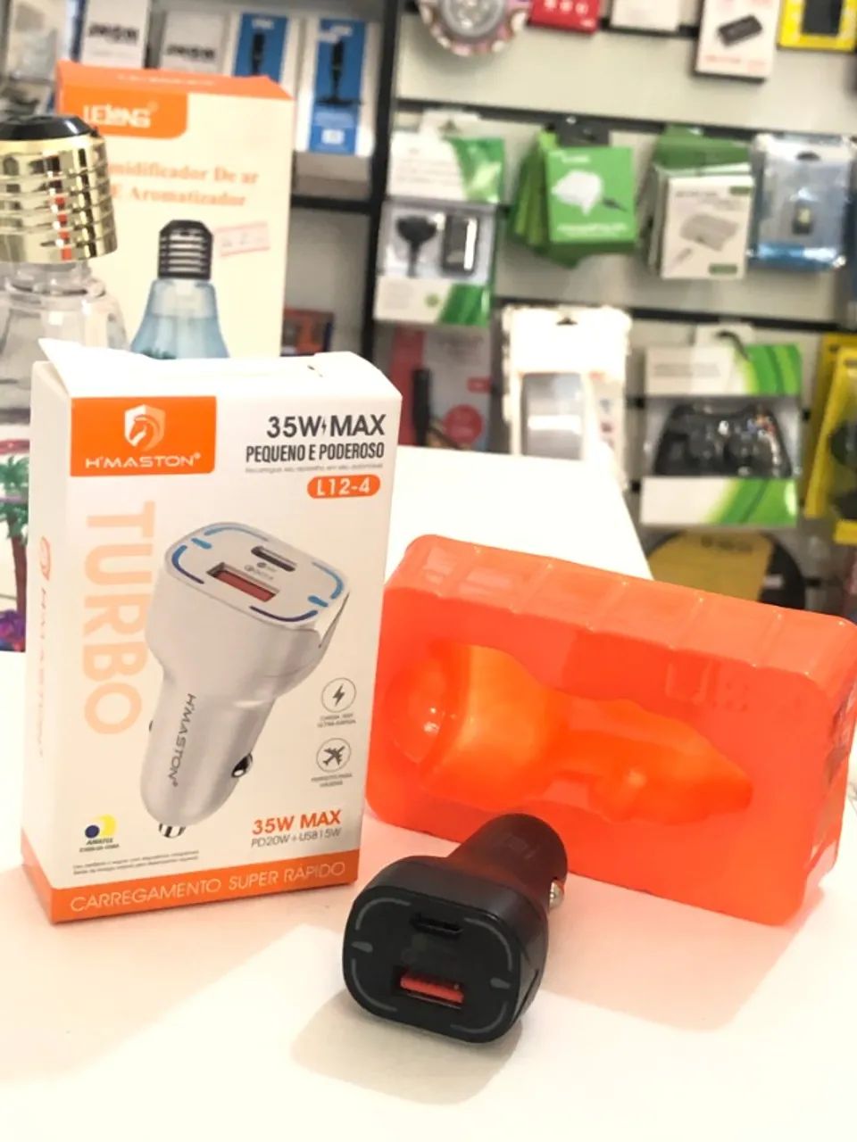 Fonte Carregador veicular H'maston Turbo L12-4 de 35W - Com 2 Entradas USB