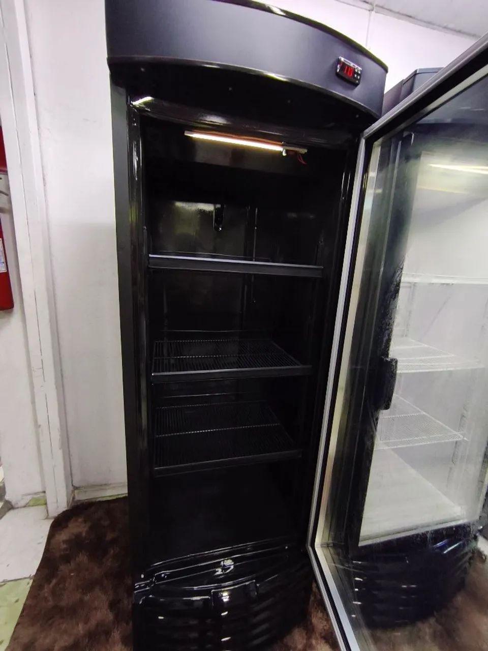 Freezer vertical cervejeira Metalfrio - Geladeiras e Freezers