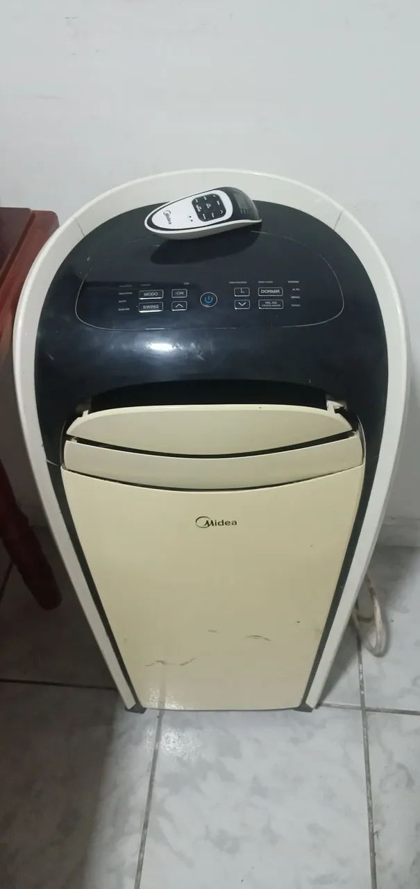 Ar-condicionado Midea c/ defeito                  350,00