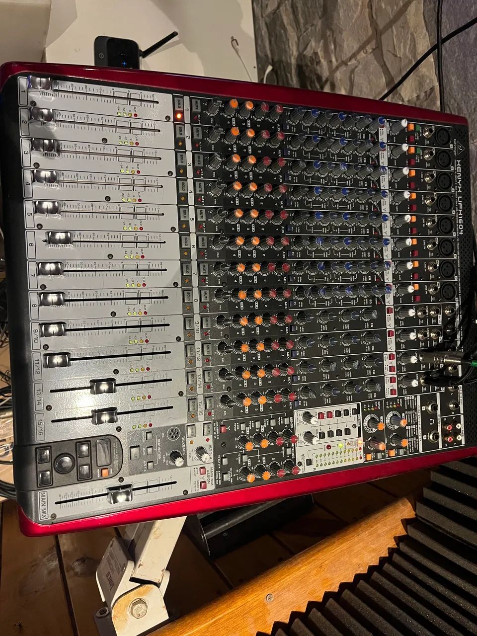 Mesa Behringer Xenyx UFX1604 - Ótimo Estado - R$ 3.000