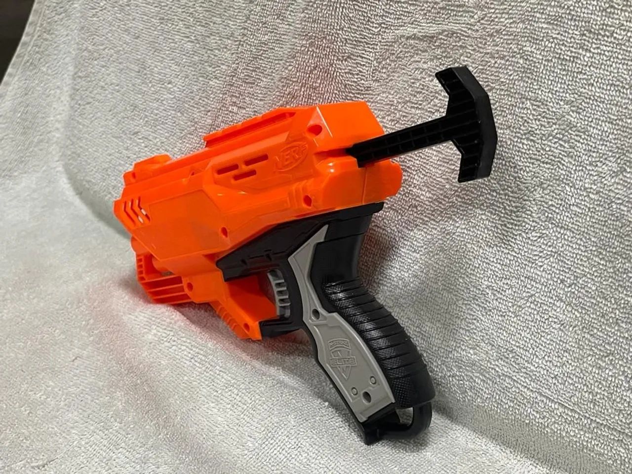 Nerf Elite Quadrant Accustick Strike (usado) - Foto 2
