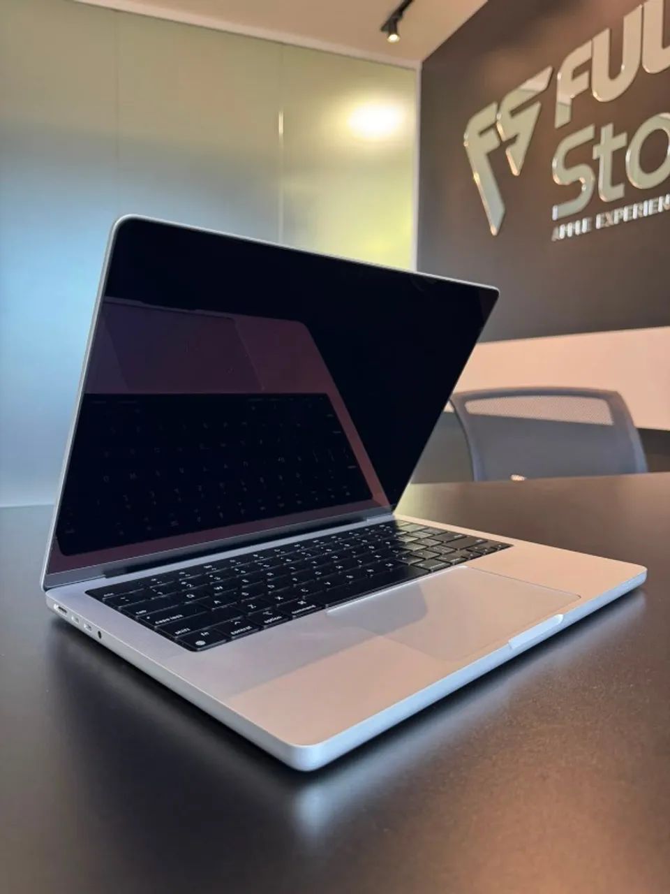 Macbook M3 PRO 18GB 512GB 14.2'' Silver 96% - Notebooks - Catolé