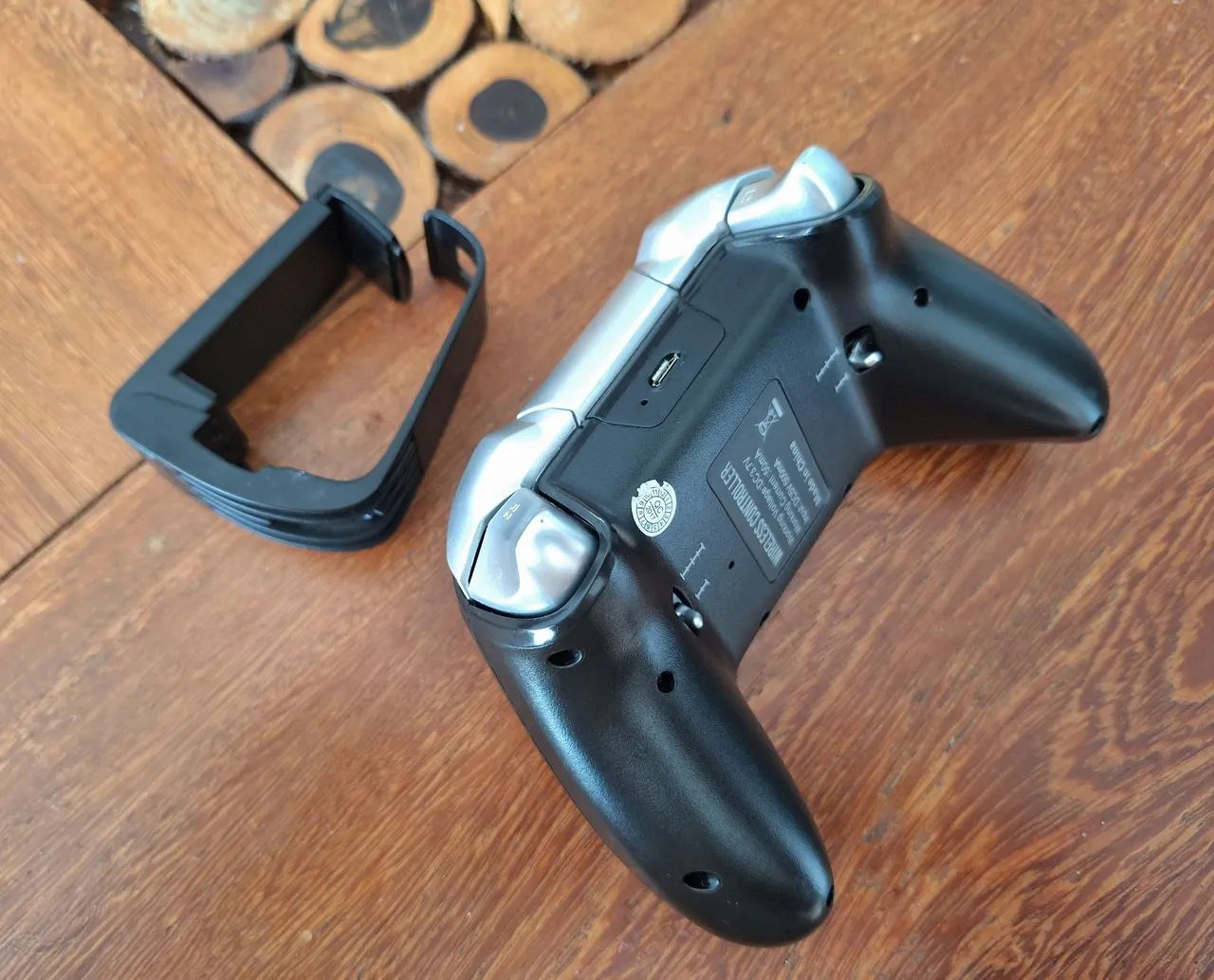 Controle Bluetooth iluminado, vibração e com suporte para celular  - Foto 5