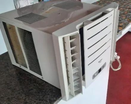 VENDO UM AR-CONDICIONADO DE CAIXA DE 10 MIL BTWUS SEMI NOVO COM CONTROLE  - Foto 6