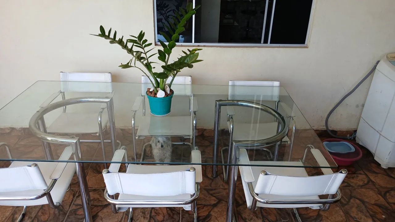 Jogo de mesa 6 cadeiras e metros de comprimento 