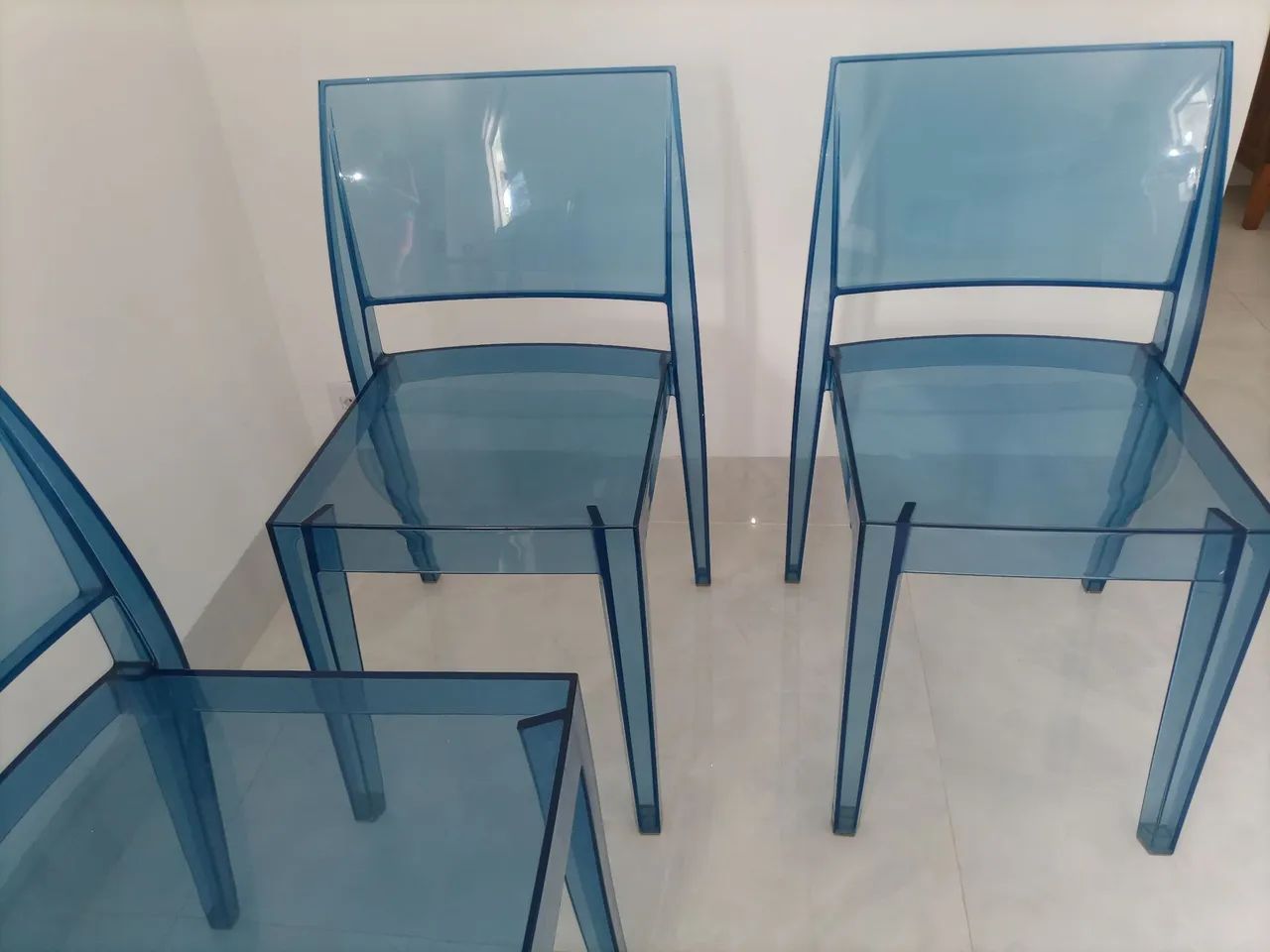Conjunto Cadeira transparente azul  - Foto 5