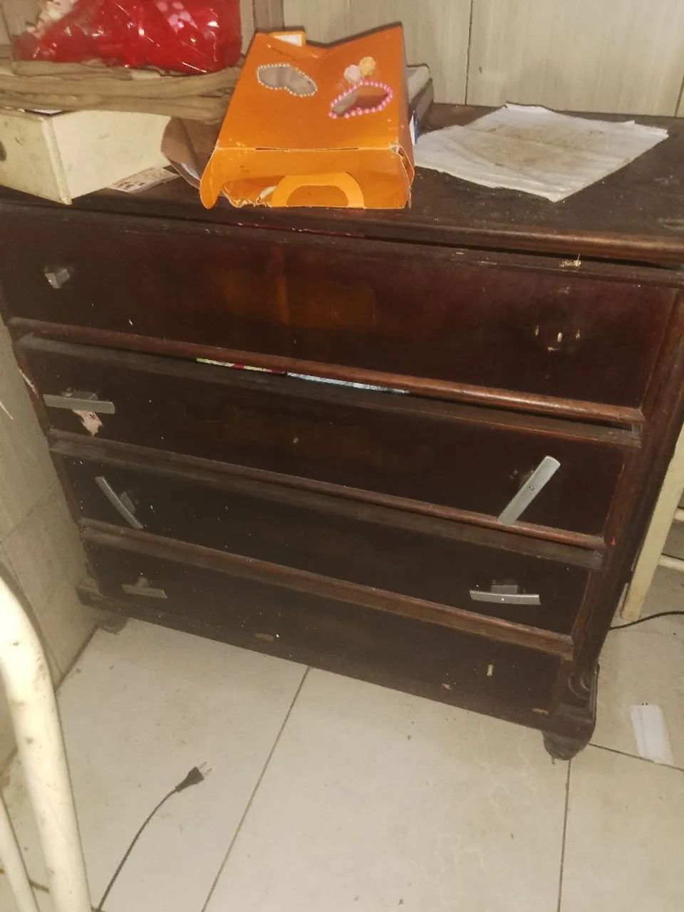 Vende-se uma cômoda 
