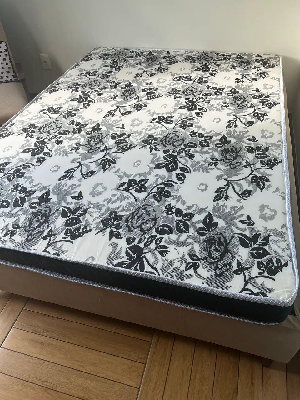 Baixou o preço Cama e colchão de casal semi novos