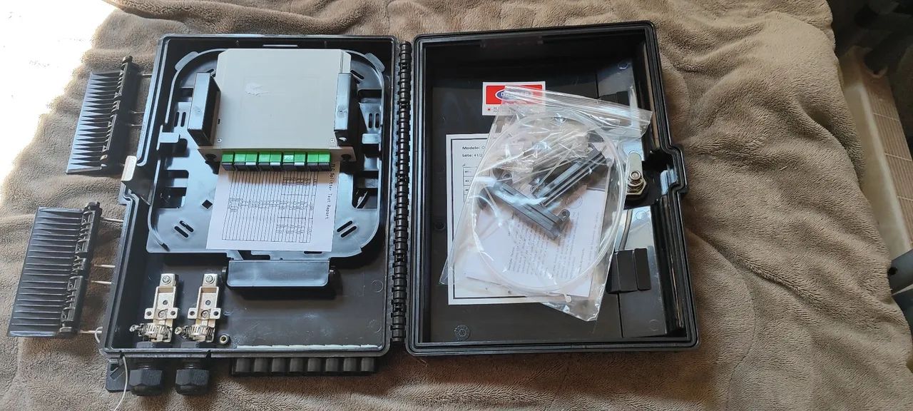 CTO Box Preta Com Chave (2 Travas) + Splitter SC/APC - Nova - Foto 3