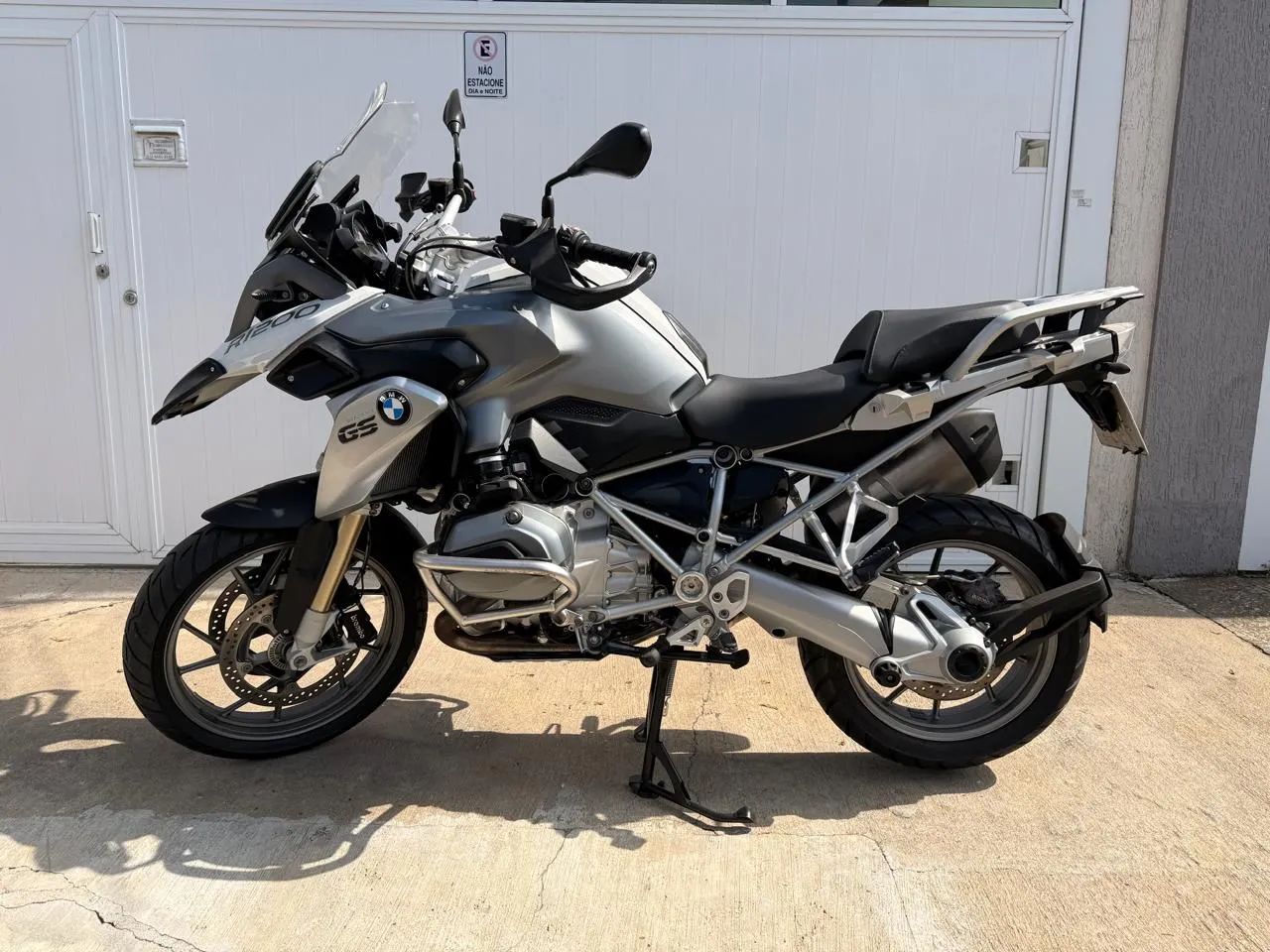 R 1200 