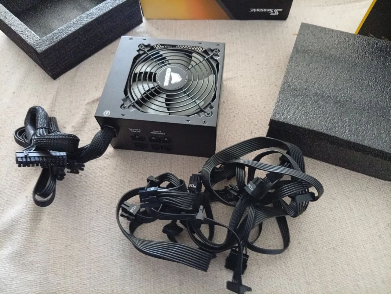 Fonte Corsair TX 750M 80 Plus Gold modular - Foto 2