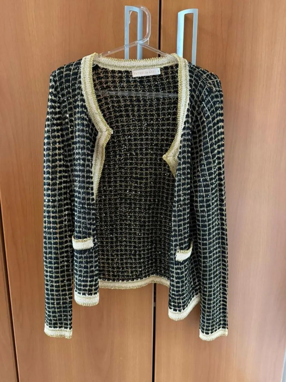 Casaco Tricot, Sem botões. Marca: Patrícia Azz, nº 40