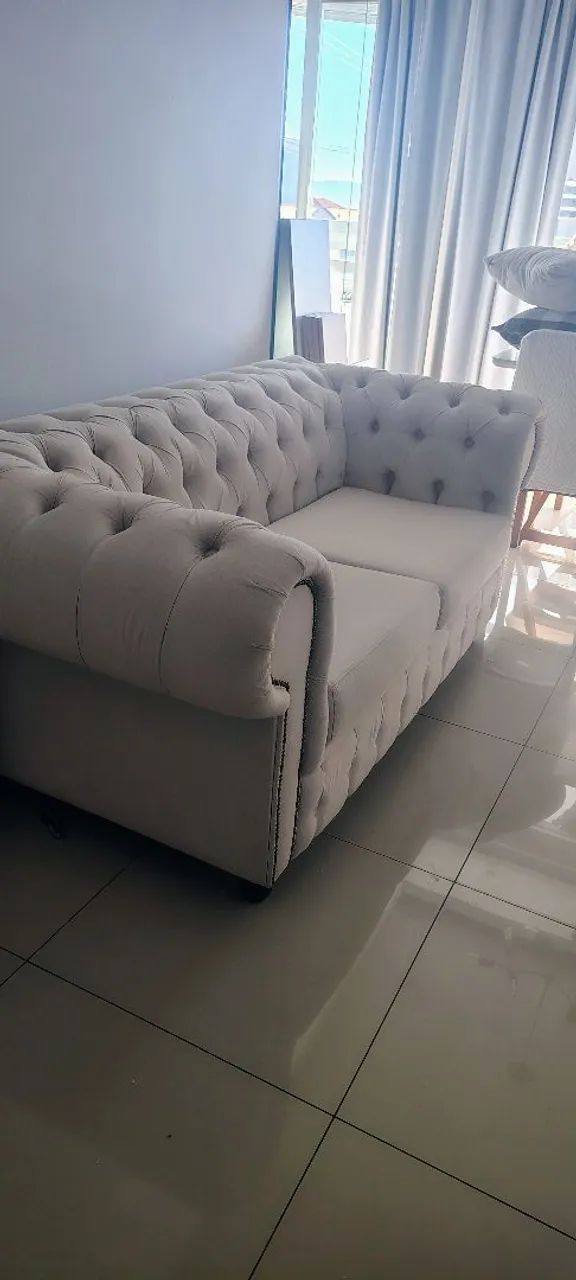 Sofá Chesterfield em Linho - 2 Lugares