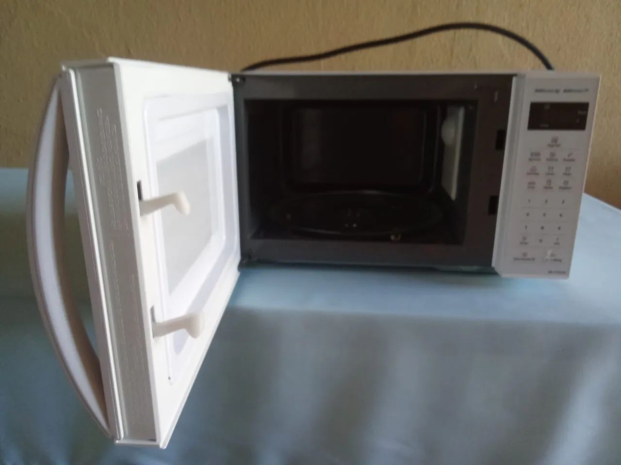 Microondas  Panasonic 21 litros - Foto 2
