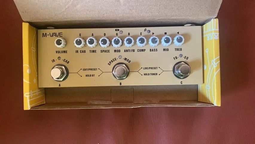 Pedal de efeito M-Vave Cube-Baby AC creme