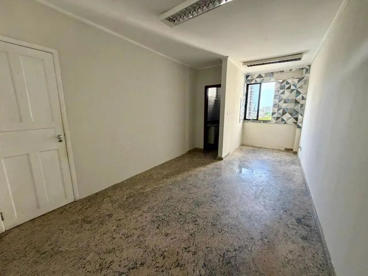 SALA COMERCIAL- 35M2 - TRÊS DE MAIO