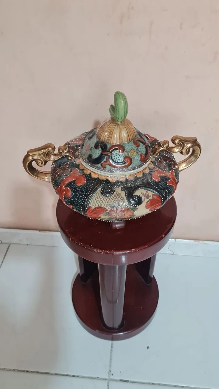 Lindo pote decoração estilo  satsuma. 
