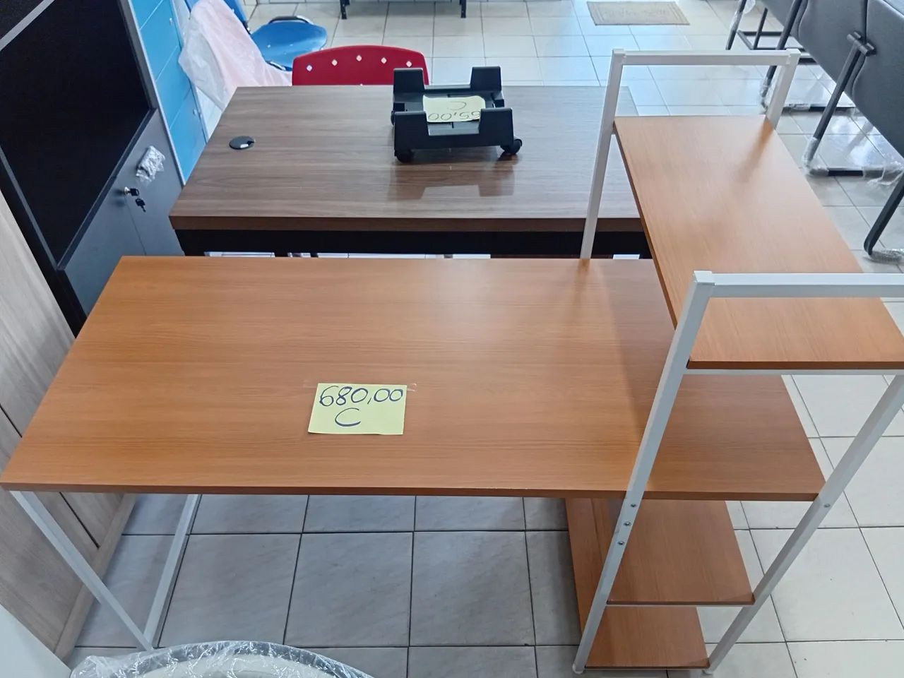 Mesa com prateleiras  - Foto 3