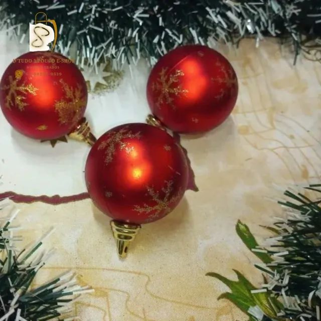 KIT C/ 03 BOLAS DE NATAL VERMELHAS COM DOURADO- 08CM IMPORTADAS E.U.A - Foto 2