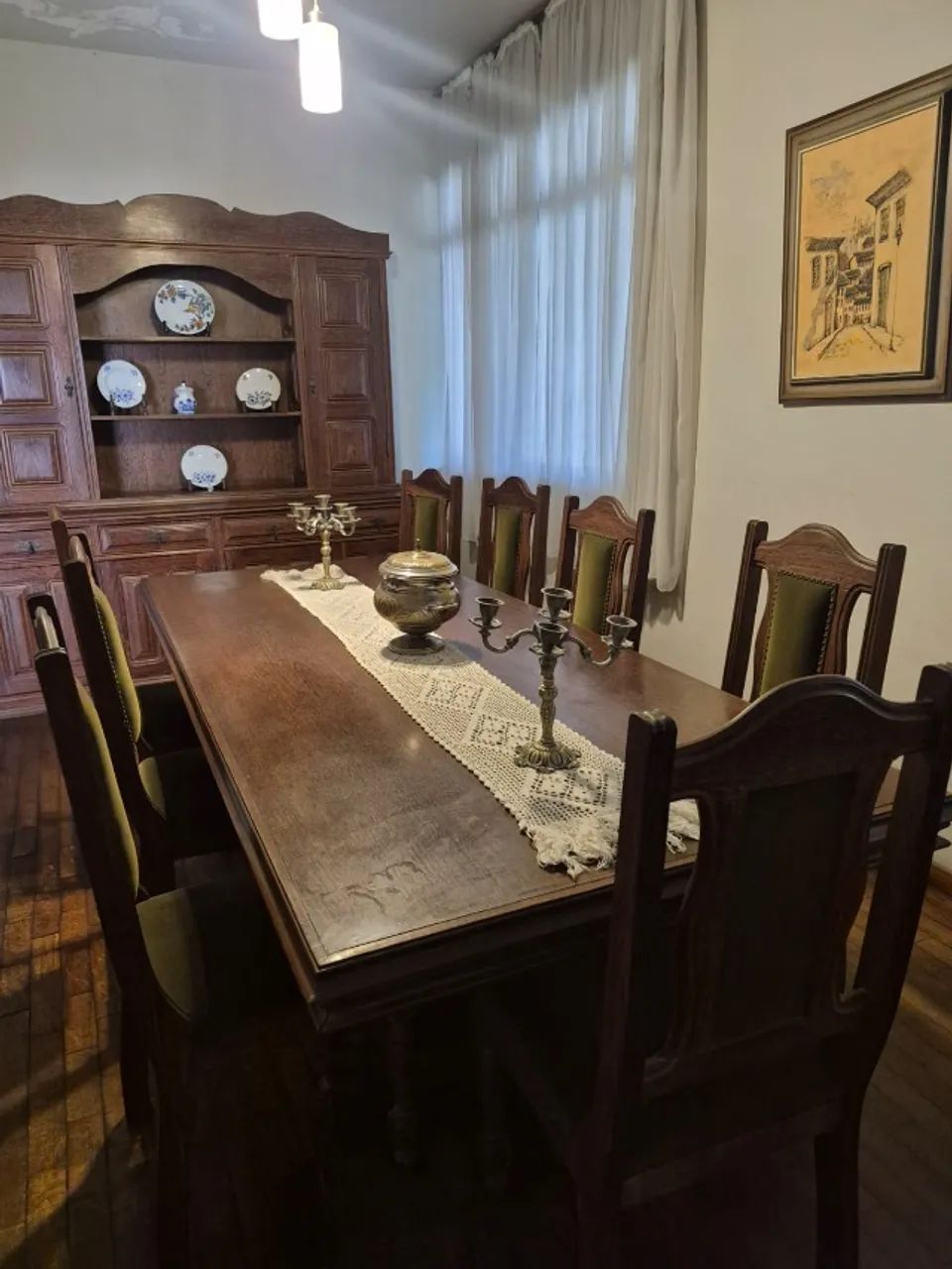 Mesa de jantar de sucupira e 08 cadeiras almofadadas