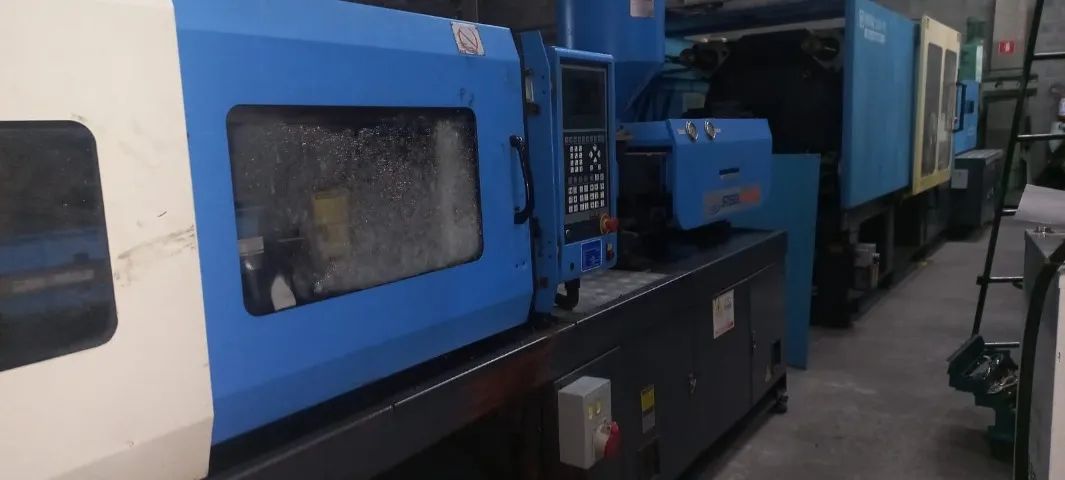 INJETORA DE PLASTICOS HHF MODELO 108X