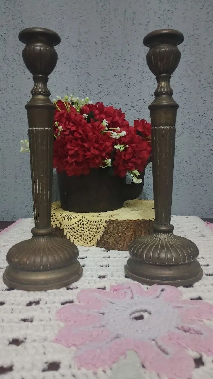 Elegante Par de Castiçais Antigos Clássico em Bronze - Foto 2