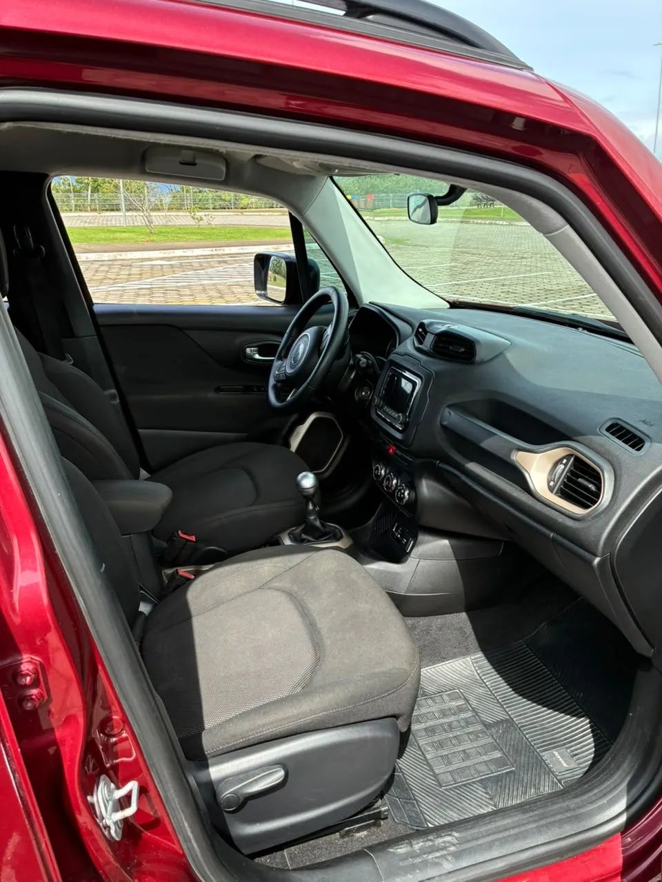 Jeep Renegade Sport 1.8 4x2 Flex 16V Mec., foto 14 de 20
