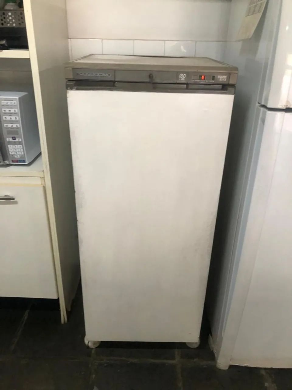Freezer vertical funcionando perfeitamente 