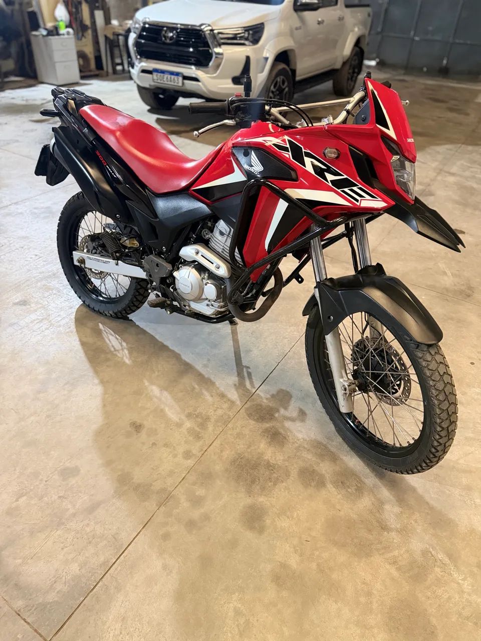 Xre 300 2023