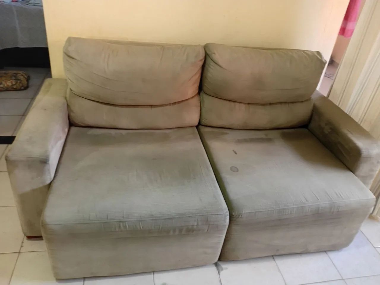 Tenho um sofá cama pra vender conservado 