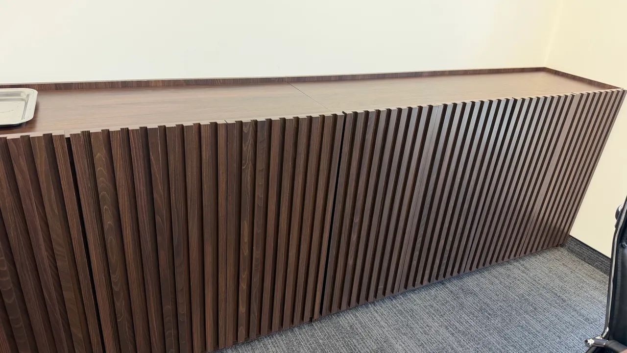 MESA PREMIUM CORPORATIVA 14 lugares + armário baixo ripado - Foto 4