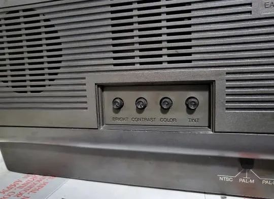 Mini Tv 5 Polegadas Sunkyong Colorida Made In Korea C Manual 12 Volts - Foto 5