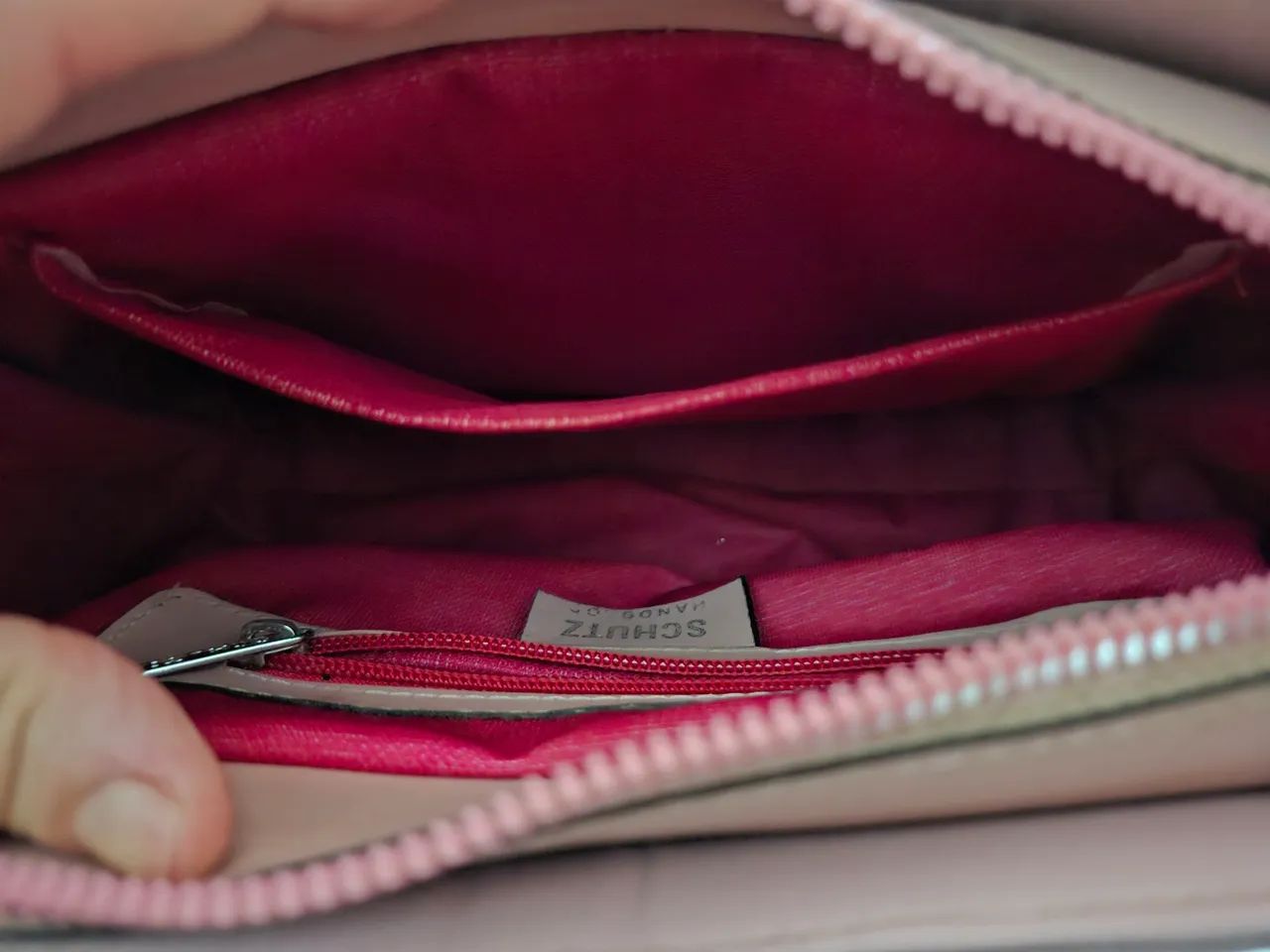 Bolsa Schutz tom suave e elegante - Foto 4