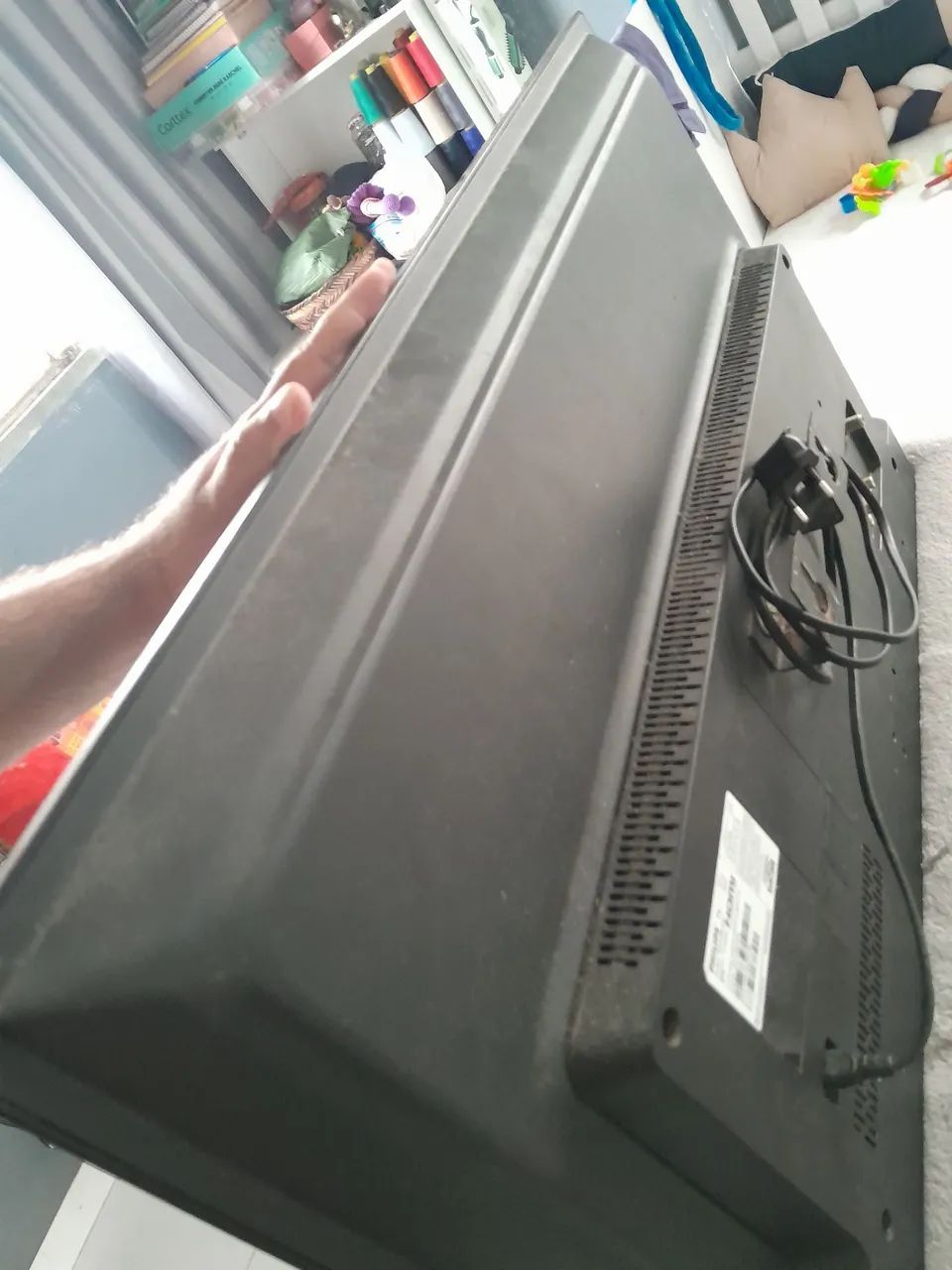 Vendo TV philips 32 polegadas com defeito so sai a voz. - Foto 3