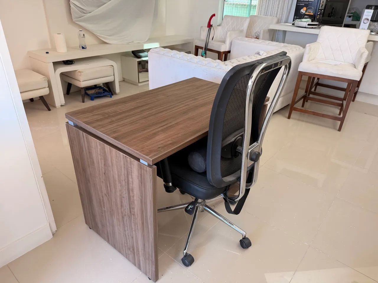 Mesa linda de trabalhar e estudar - Foto 4