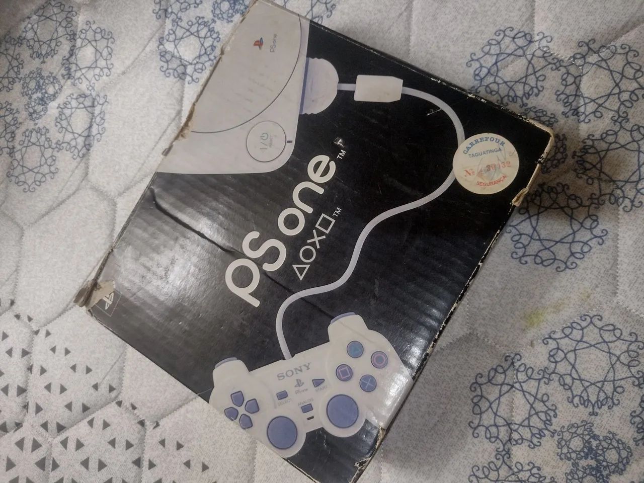Playstation one na caixa 