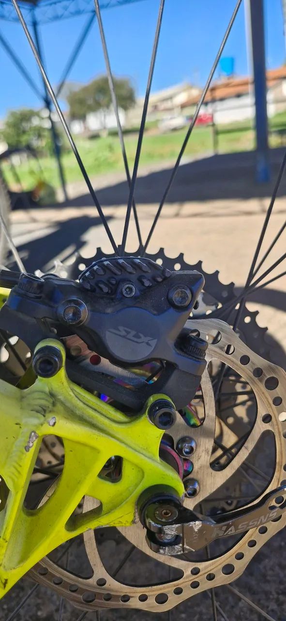 Freio Shimano SLX M7100 com pastilha ice tech - Foto 4