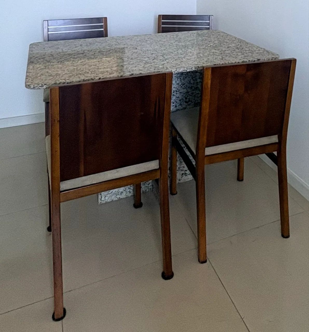 Mesa com 4 cadeiras - Foto 2