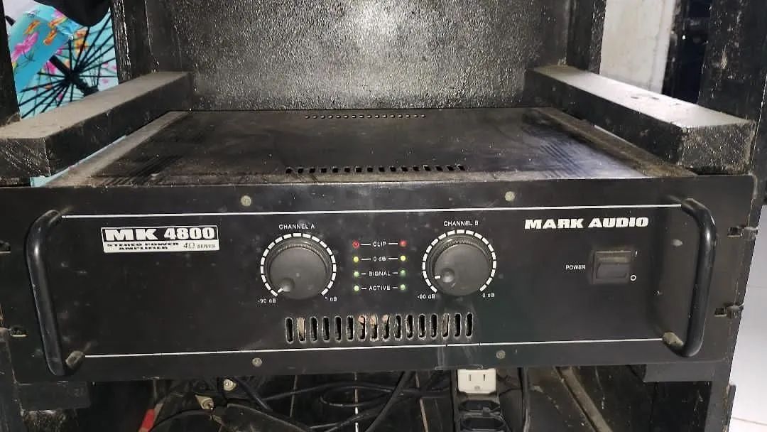 2 MEDIO DE 15 COM PEDESTRAL E AMPLIFICADOR 