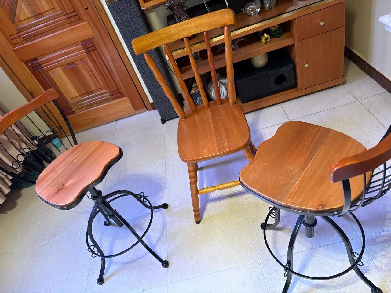 Banquetas e cadeira - Foto 2