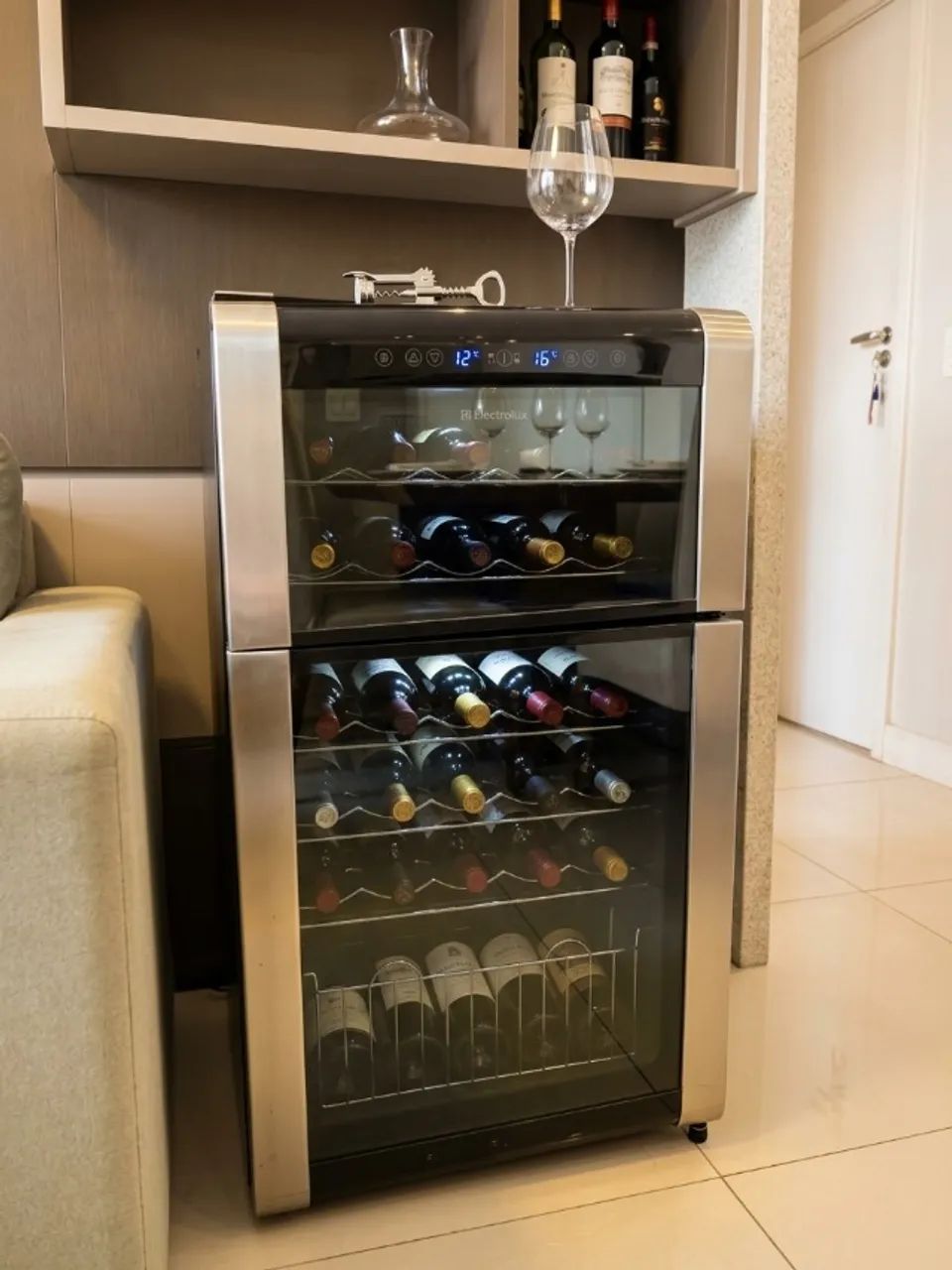  ADEGA ELECTROLUX ACD28 - 28 GARRAFAS - DUAL ZONE