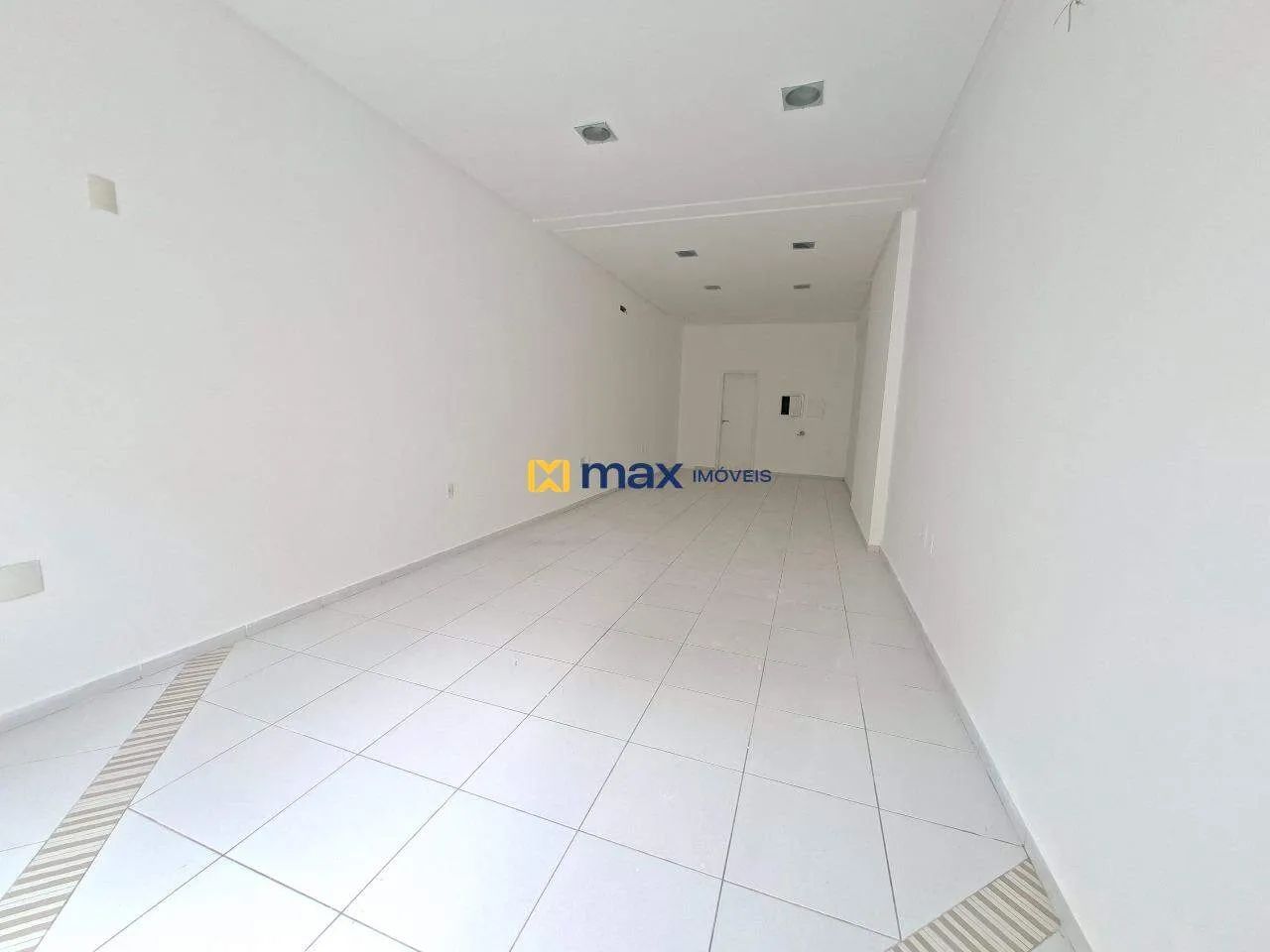 Sala comercial para alugar no Edifício Isadora Cristina, no Centro de Balneário Camboriú - Foto 3