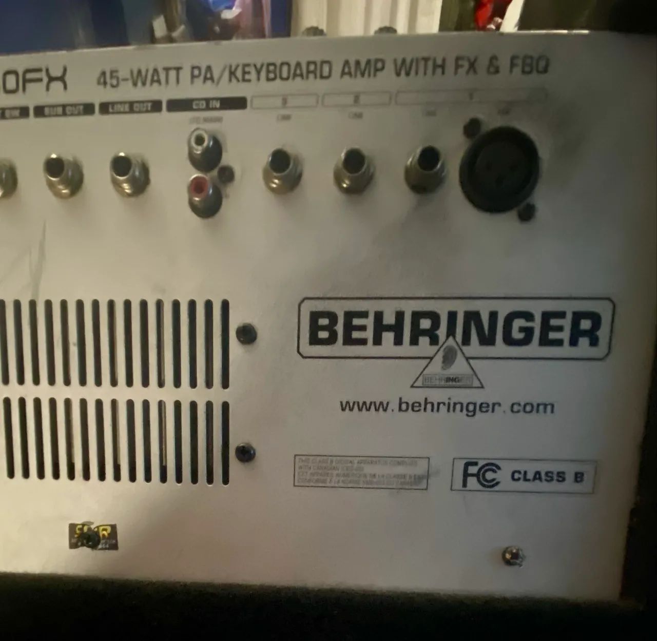 Cubo de Teclado, violão e voz - Behringer Ultratone K450FX