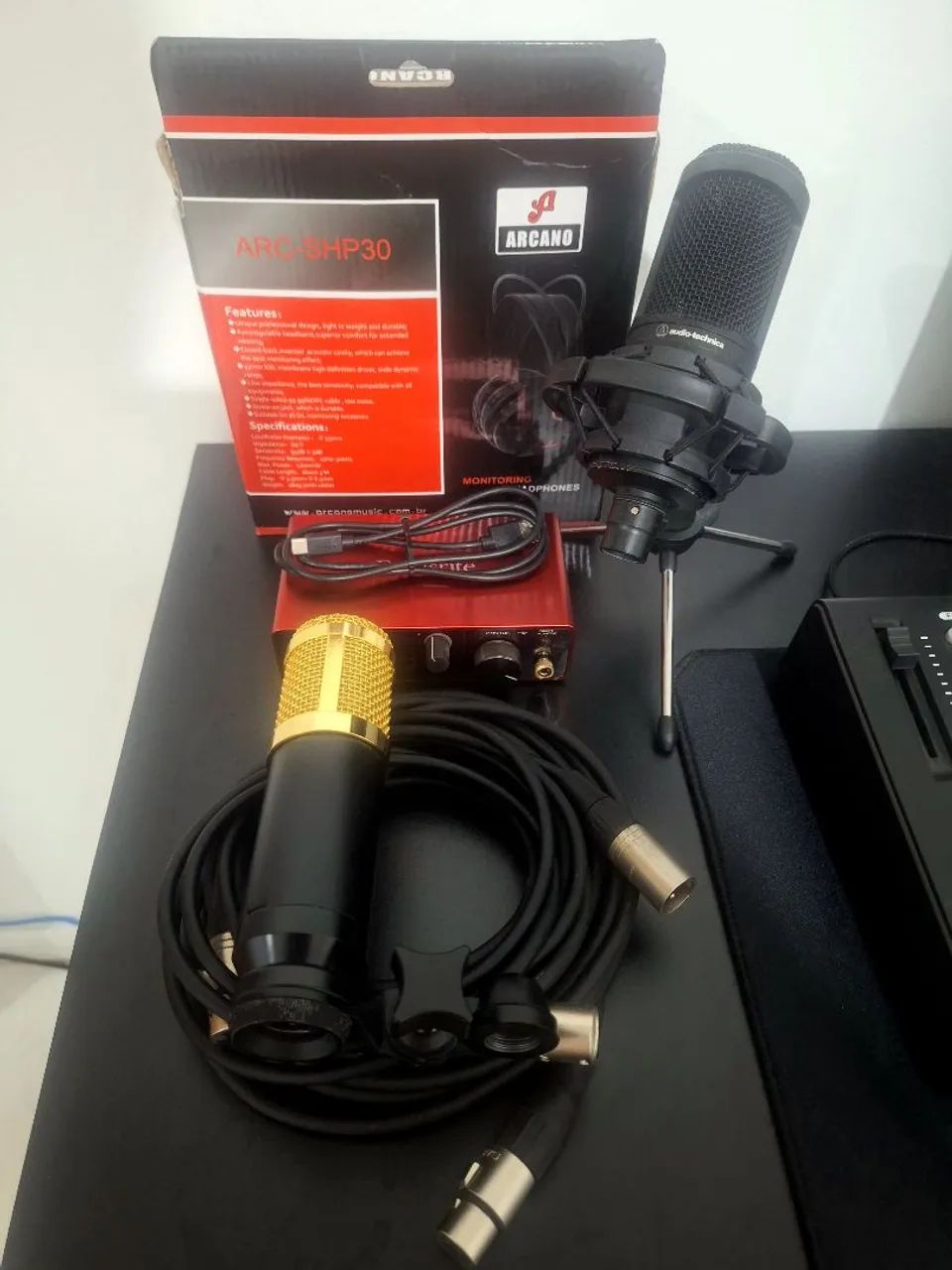 Interface de audio Focusrite Scarlett + Microfone AT2020