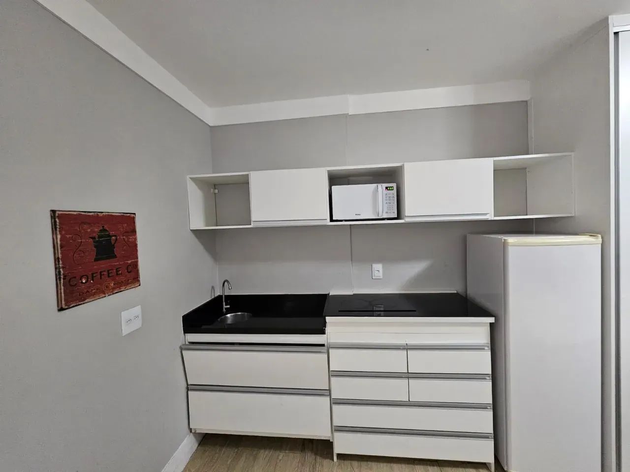 Studio mobiliado com vaga de garagem - Foto 5