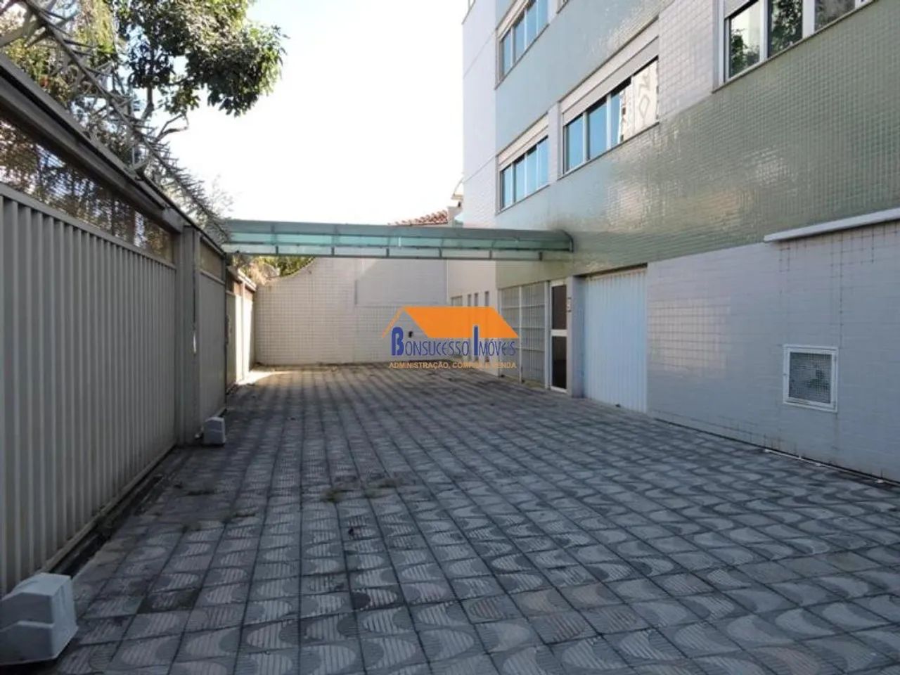 Prédio Comercial de 8 quartos no bairro Liberdade