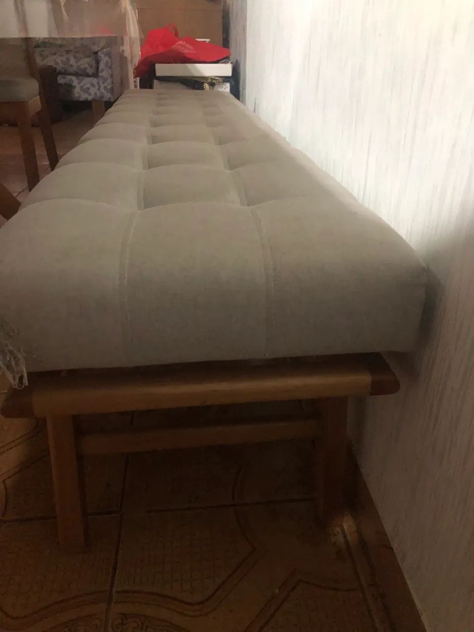 Mesa de jantar em madeira com banco e 6 cadeiras  - Foto 3