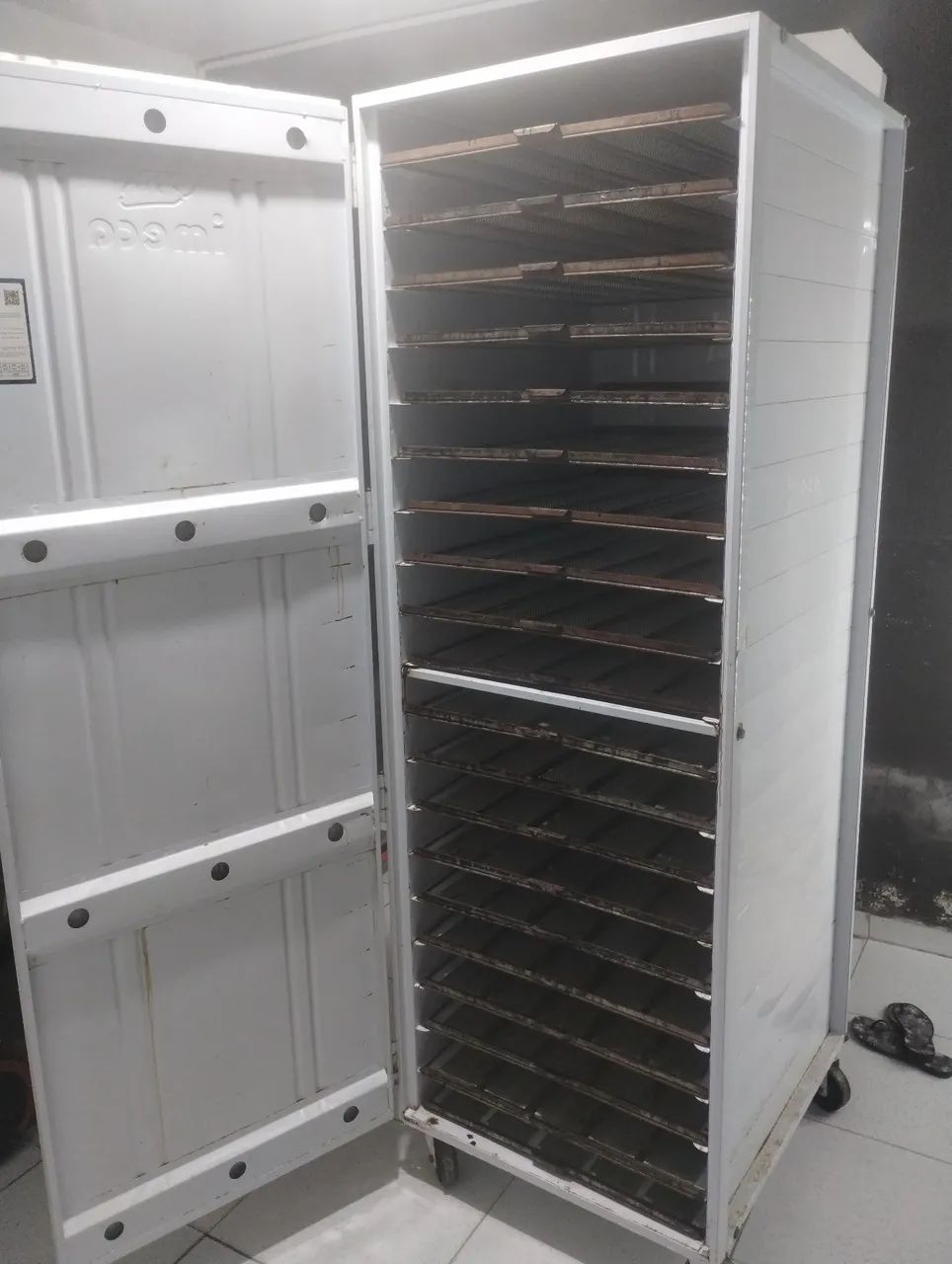 Armario para Padaria/Pizzaria com assadeiras 